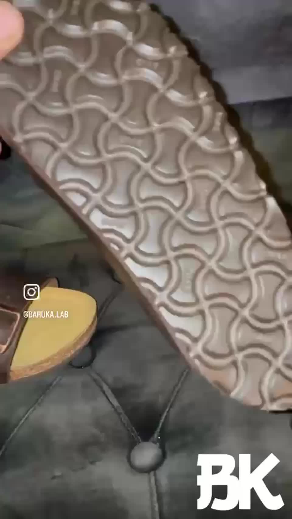 Il fondo nuovo di una Birkenstock risuolata da Calzolaio Baruka, visto da sotto